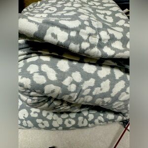 Mainstays sheets/ grey and cream leopard Twin brushed cotton sheets